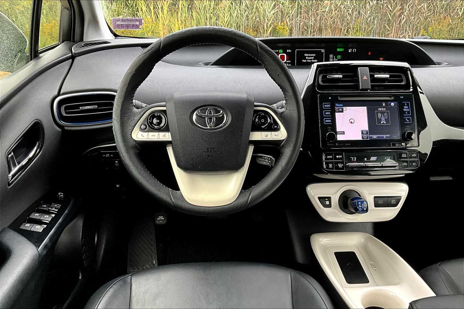 2016 Toyota Prius Three Touring photo 5