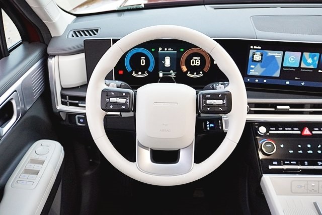 Used 2025 Red Hyundai SEL image 19