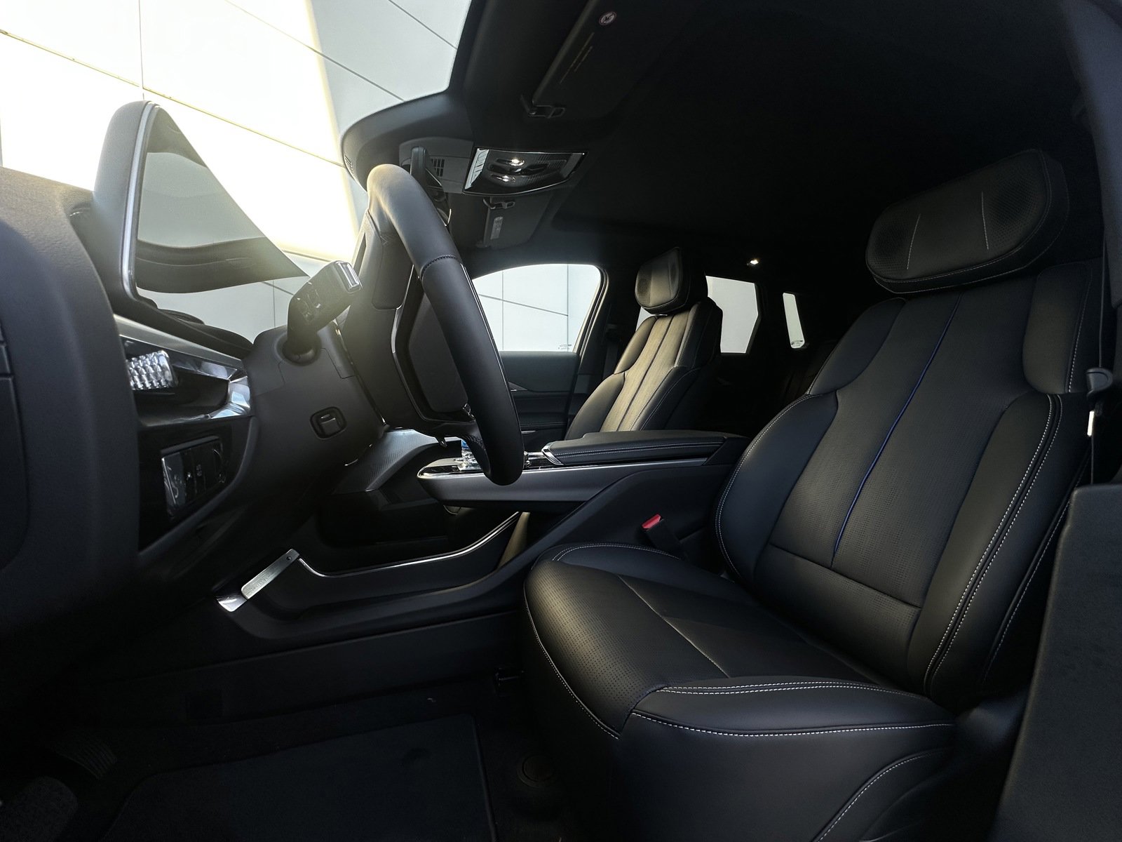 2025 Cadillac Lyriq Luxury photo 5