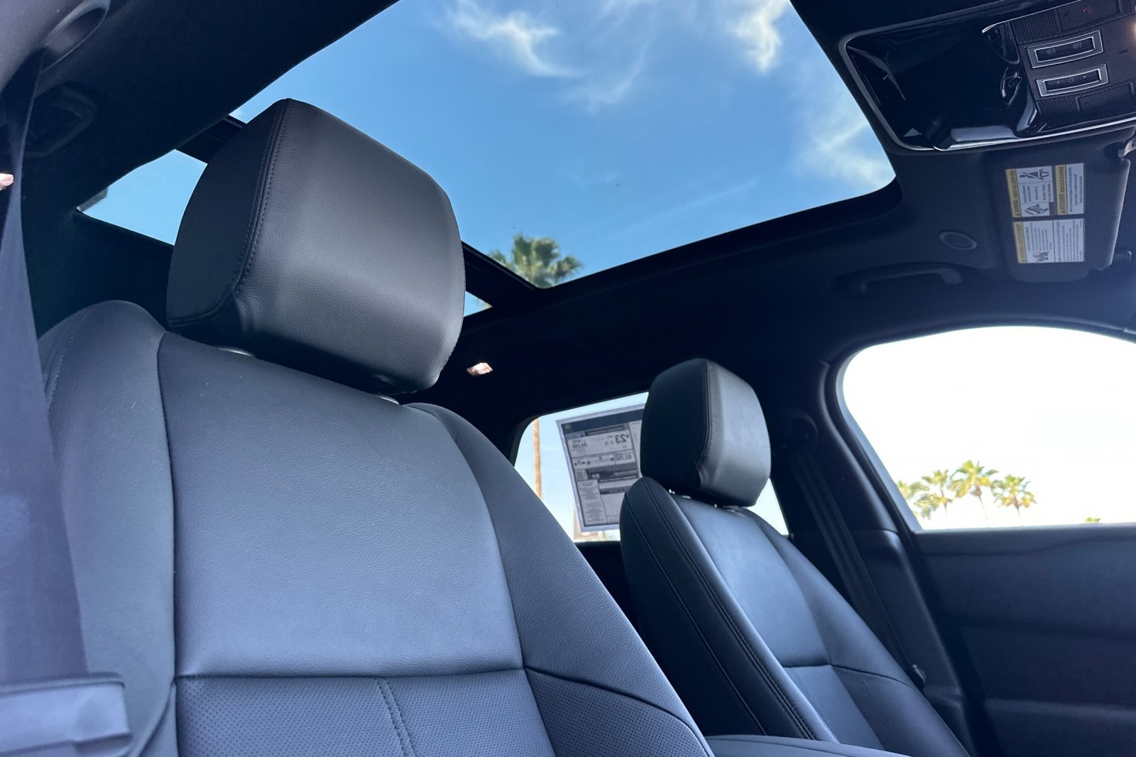 2025 Land Rover Range Rover Velar SE photo 16
