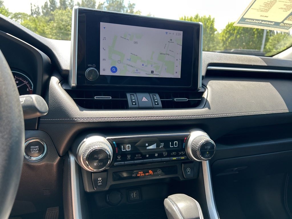 2023 Toyota RAV4 XLE Premium photo 25