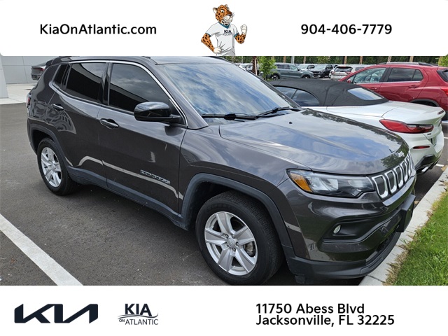 Used 2022 Gray Jeep Latitude image 1