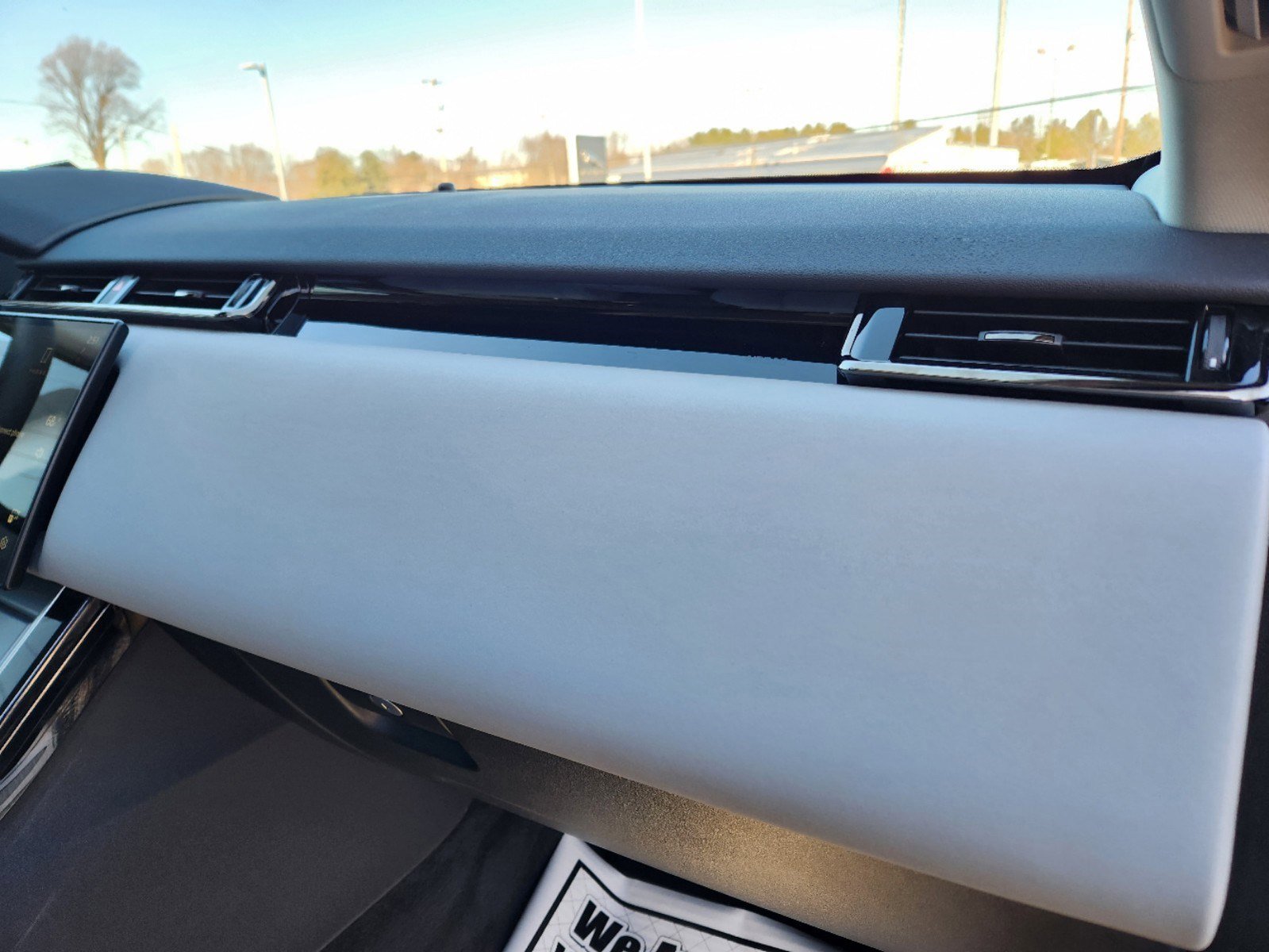 2025 Land Rover Range Rover Velar S photo 16