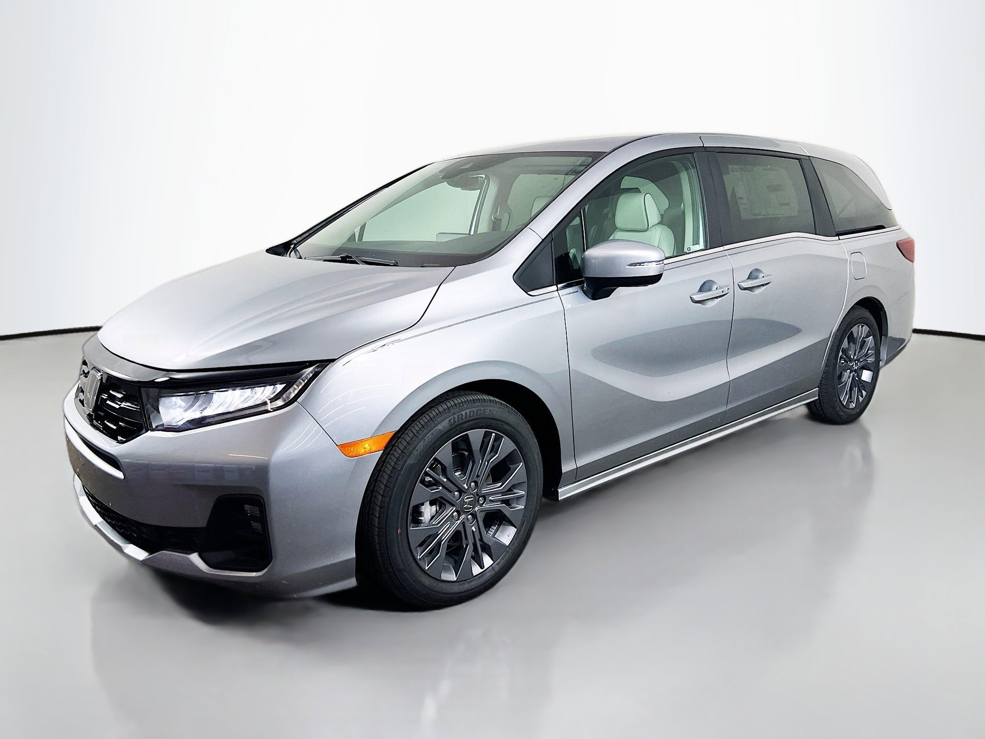 2026 Honda Odyssey Touring photo 3