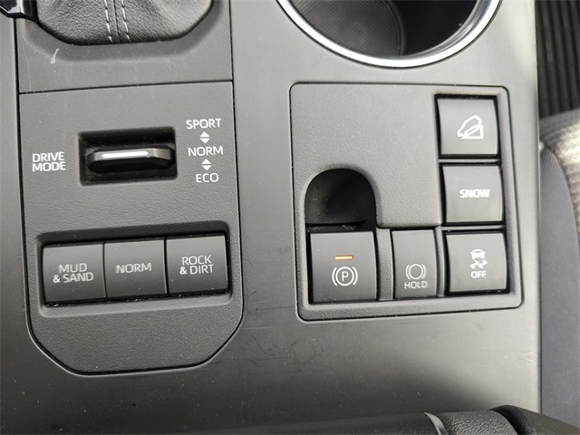 2024 Toyota Highlander LE photo 18
