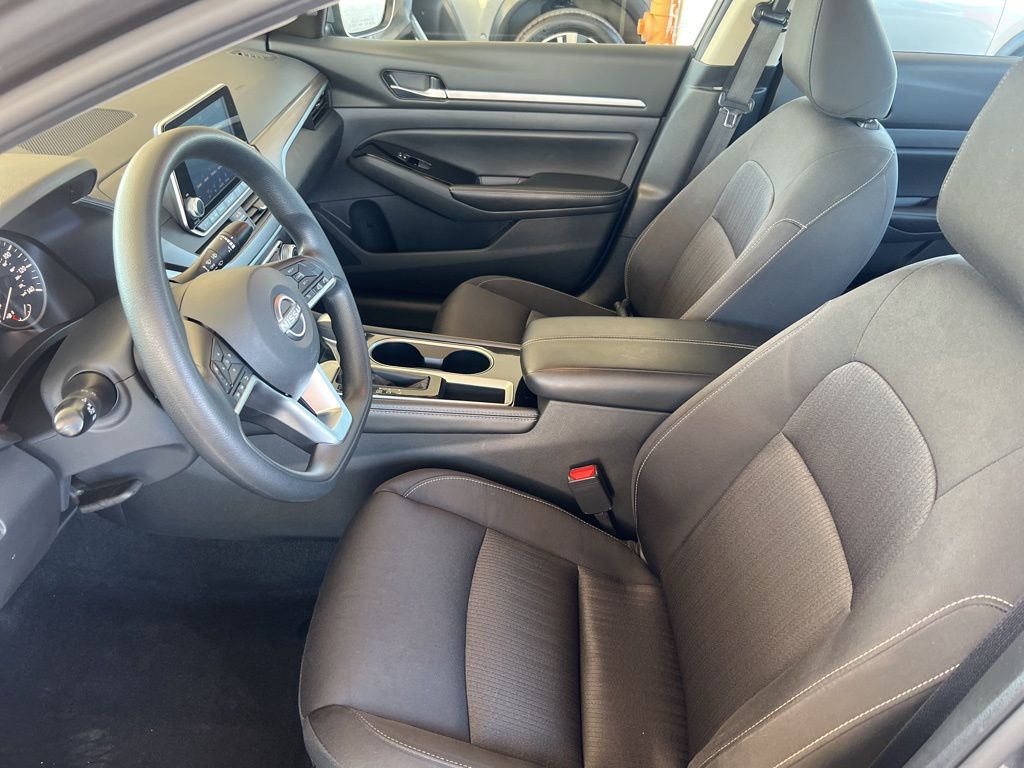 2023 Nissan Altima 2.5 SV photo 4