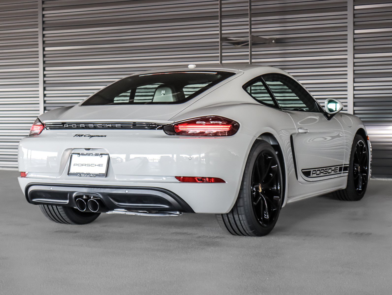 2025 Porsche Cayman photo 9
