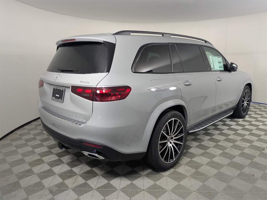 2026 Mercedes Benz GLS 450 4MATIC photo 4