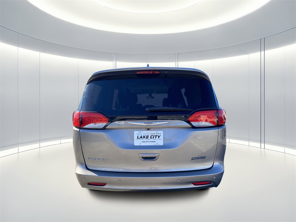 2017 Chrysler Pacifica LX photo 4