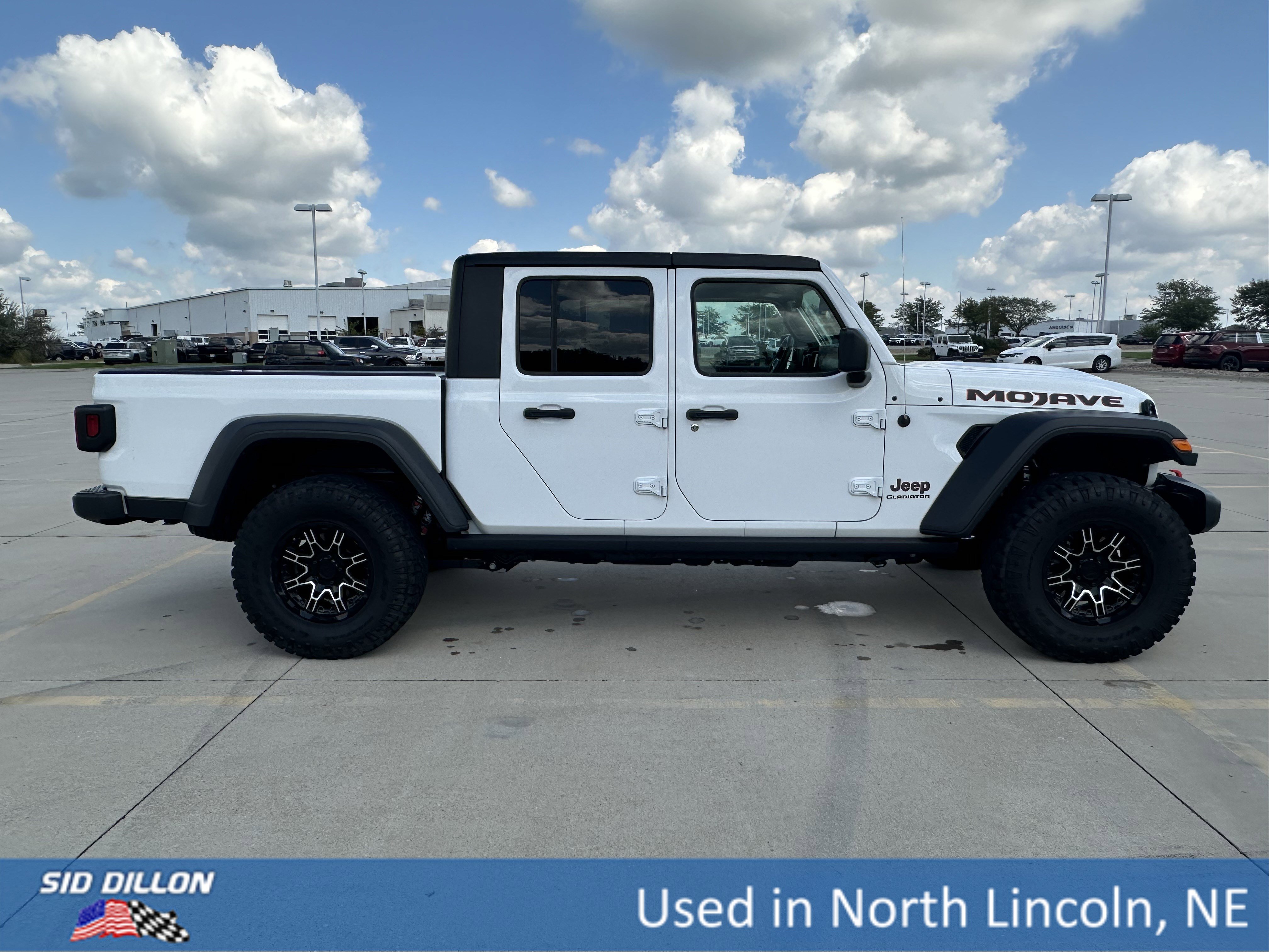 2022 Jeep Gladiator Mojave photo 2