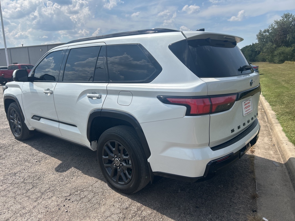 2023 Toyota Sequoia photo 7