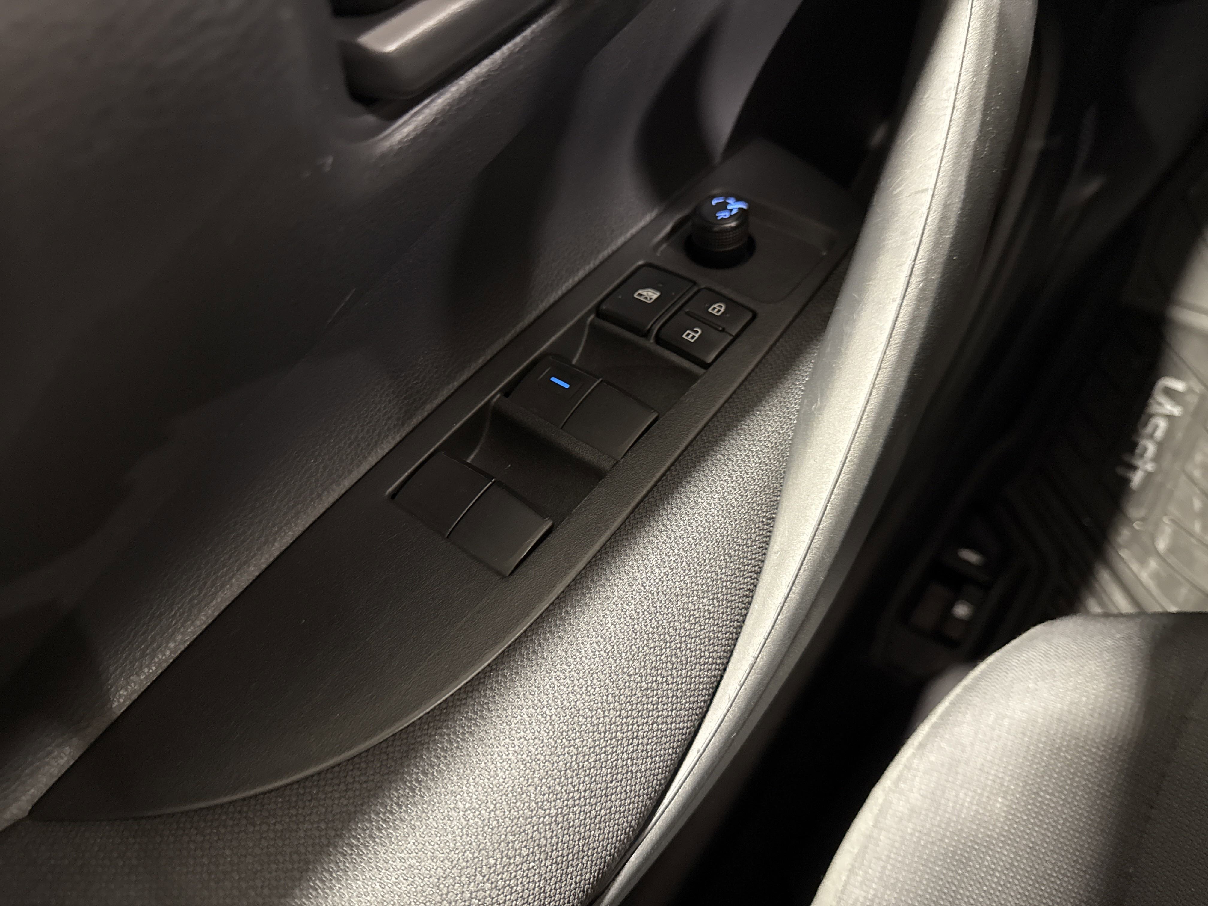 2022 Toyota Corolla LE photo 17