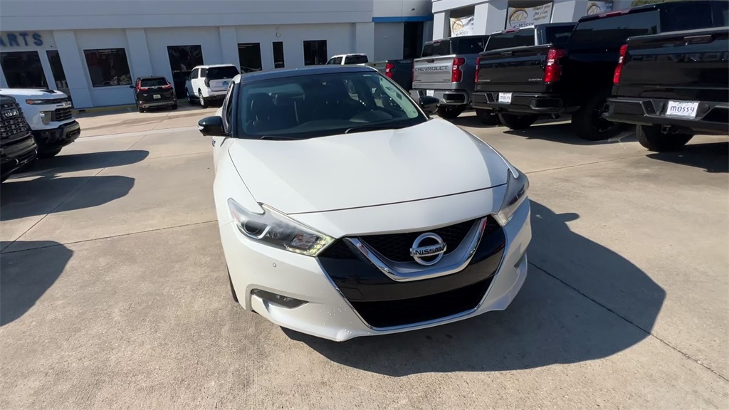 2017 Nissan Maxima Platinum photo 2