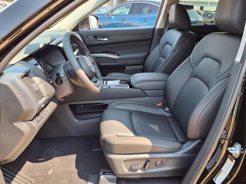 2025 Nissan Pathfinder SL photo 4
