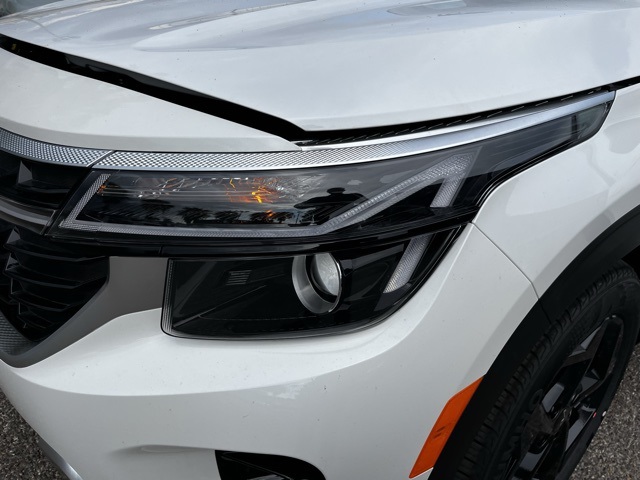 2026 Kia Seltos EX photo 12