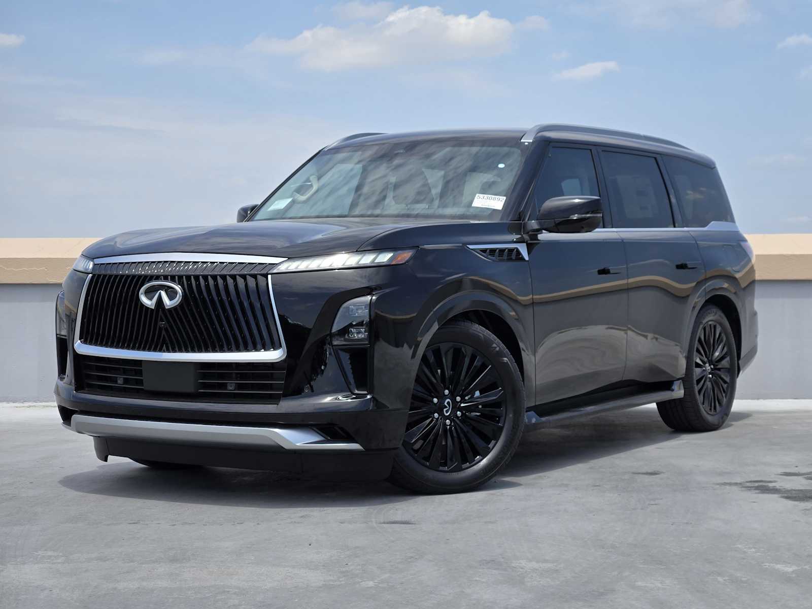 2025 INFINITI QX80 LUXE