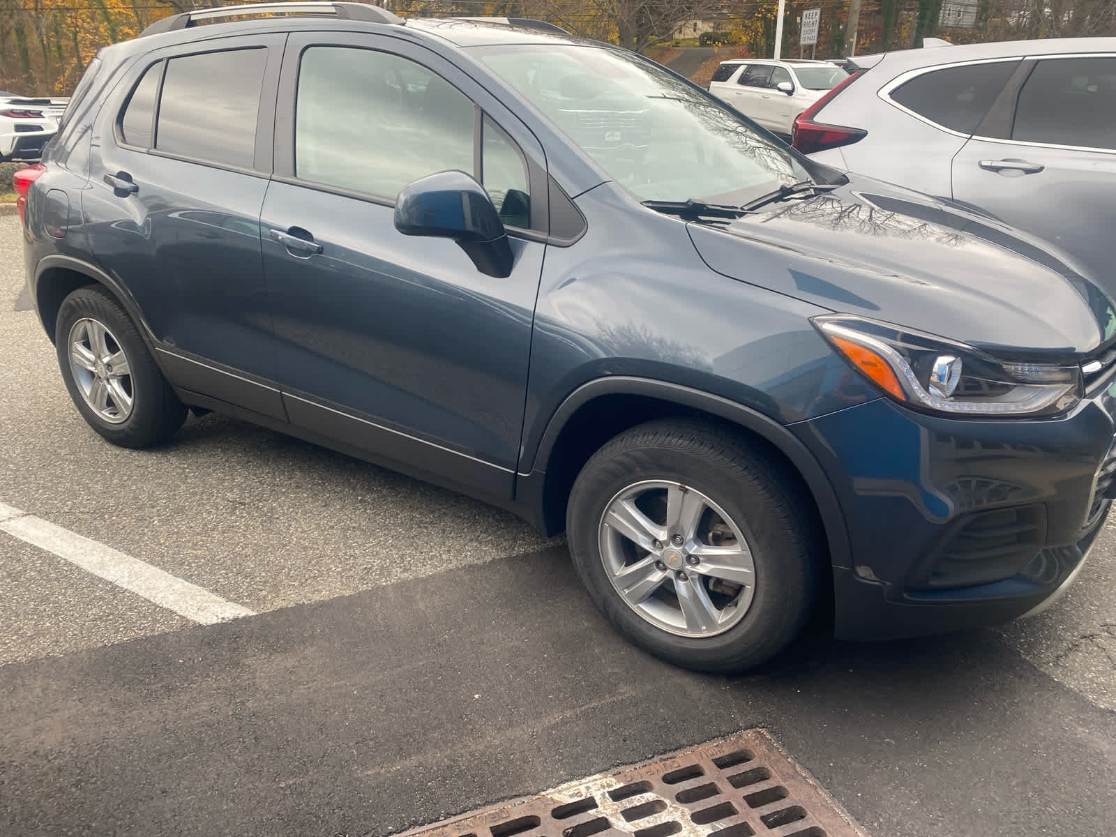 2022 Chevrolet Trax LT photo 2