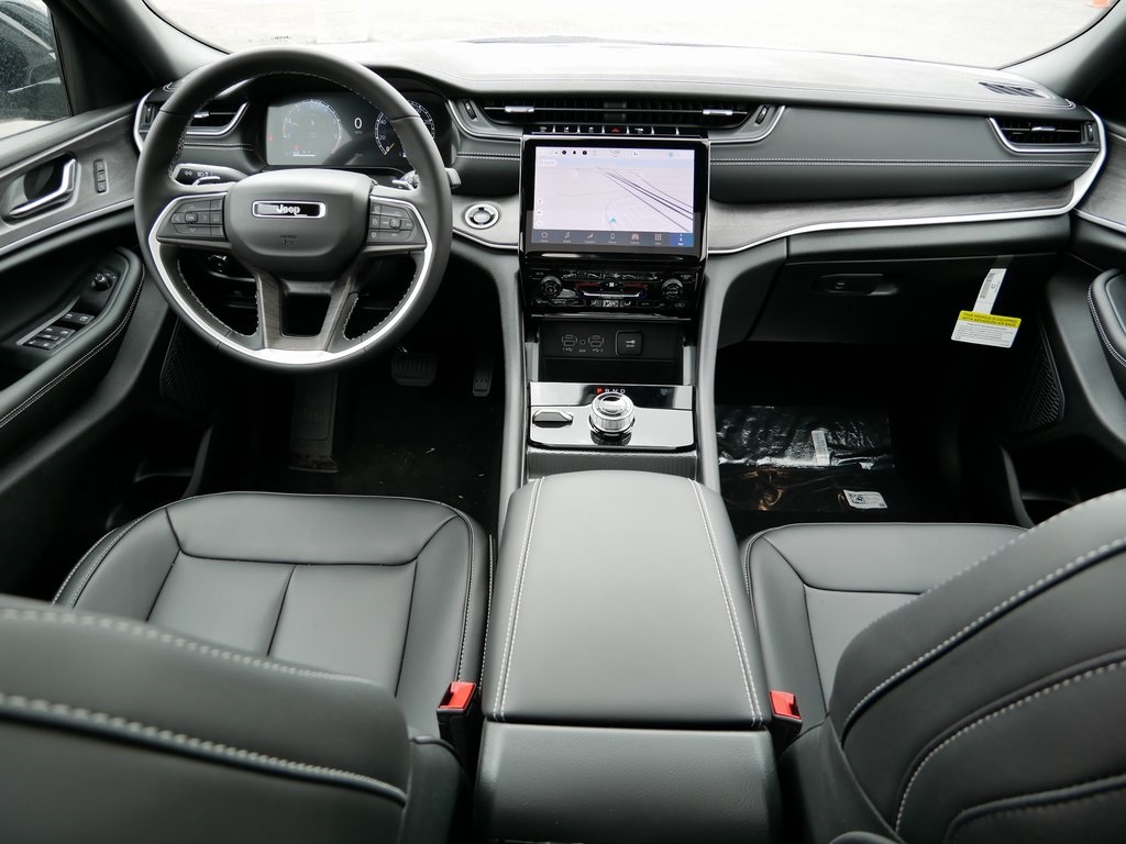 2025 Jeep Grand Cherokee Limited photo 8
