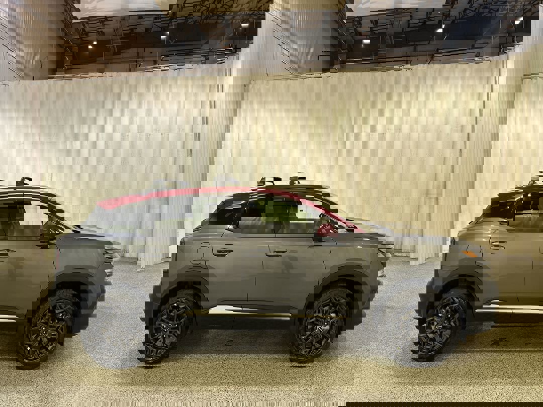 2026 Nissan Kicks SR photo 4