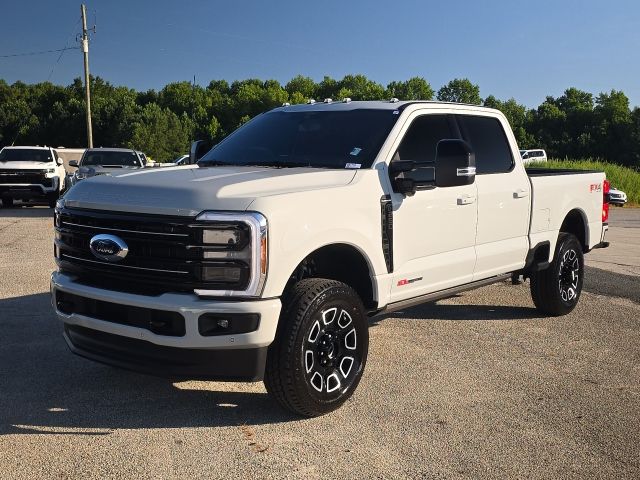 2025 Ford F-250 Super Duty Platinum's photo