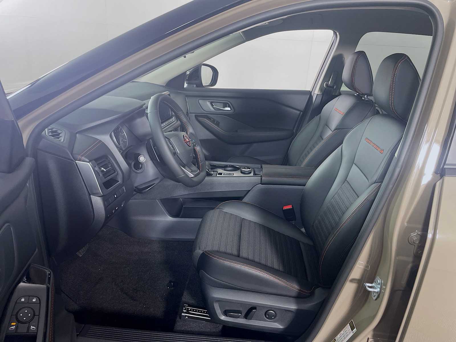 2025 Nissan Rogue photo 17