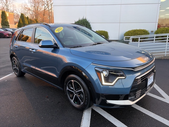 2023 Kia Niro SX's photo