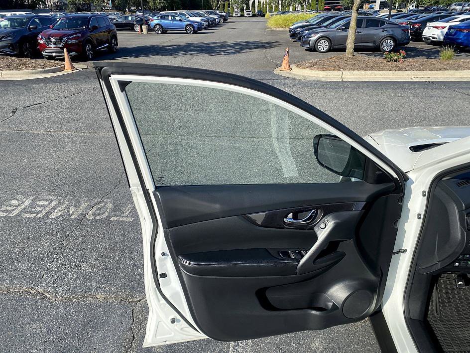 2019 Nissan Rogue SV photo 15