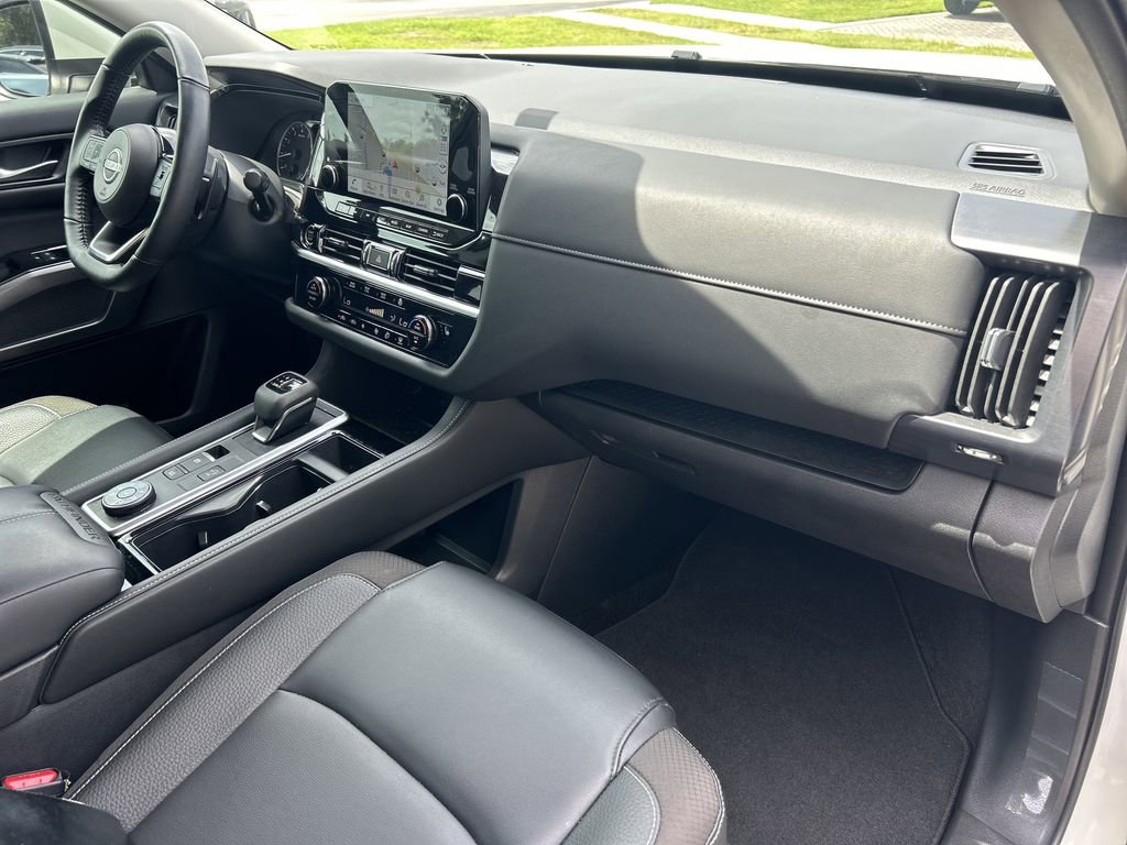 2024 Nissan Pathfinder SL photo 12