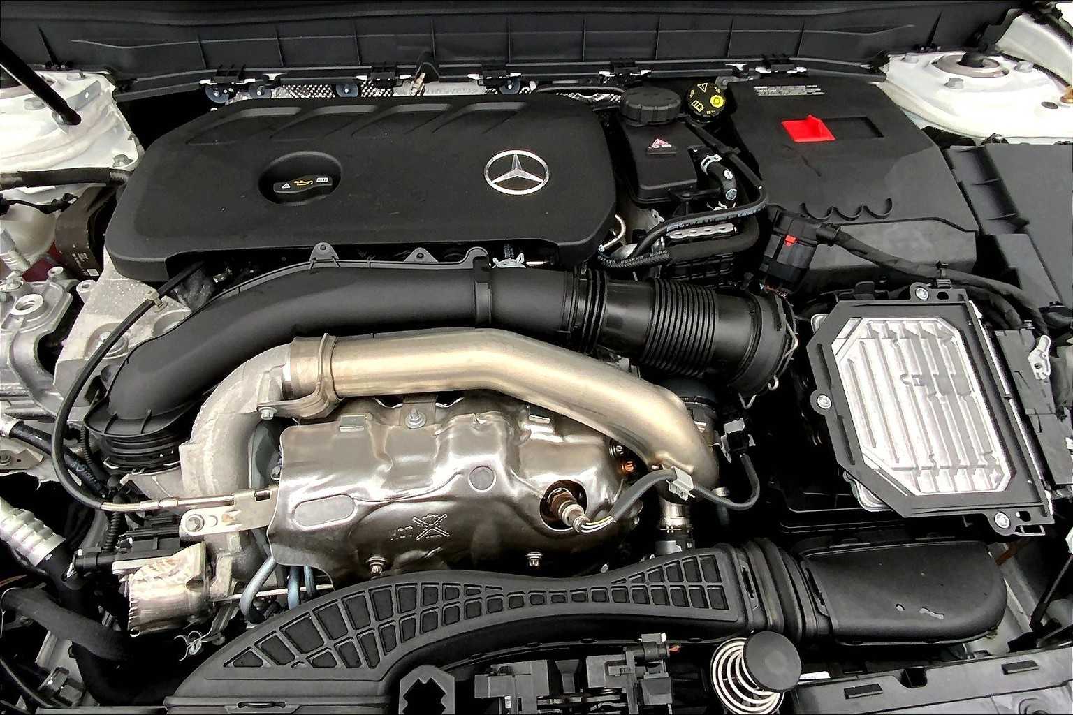 2025 Mercedes Benz GLB 250 photo 16