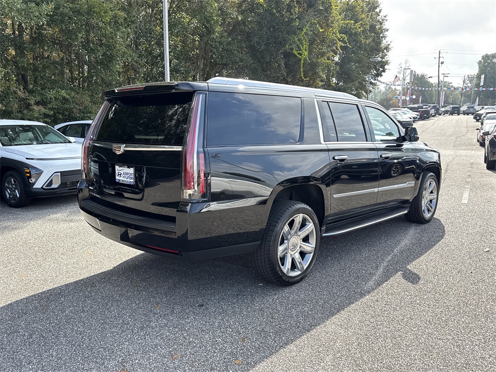 2019 Cadillac Escalade ESV Luxury photo 2