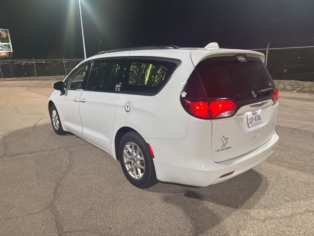 2020 Chrysler Voyager LXi photo 15