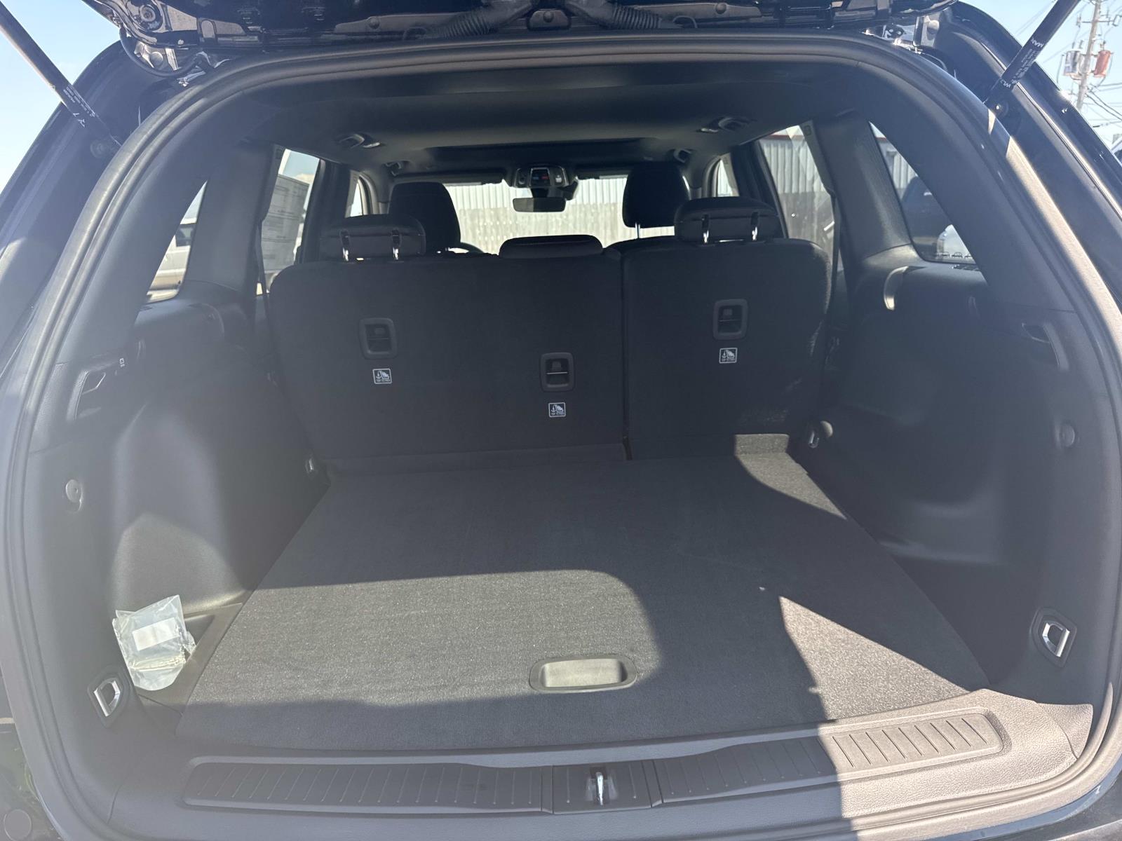 2025 Jeep Grand Cherokee Laredo X photo 4
