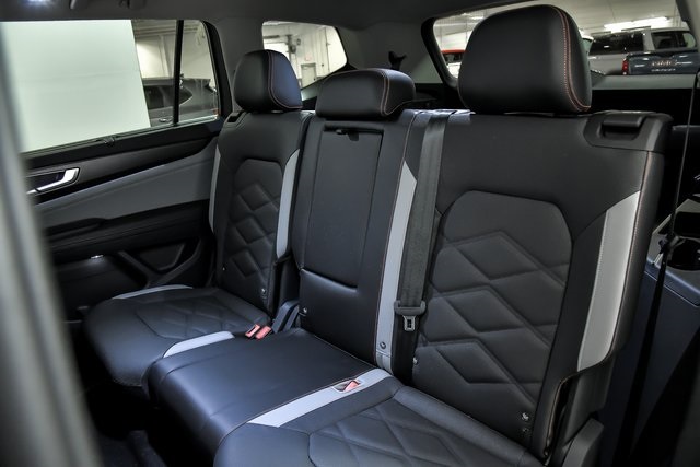 2025 Volkswagen Atlas Peak Edition SE photo 9