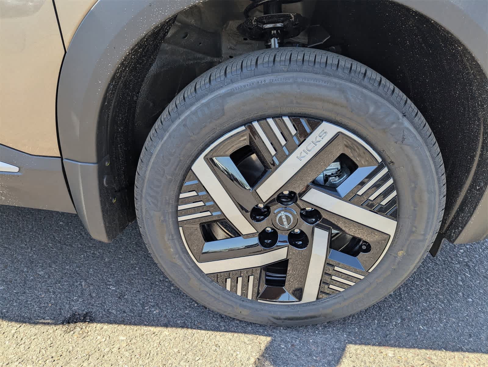2026 Nissan Kicks SV photo 8