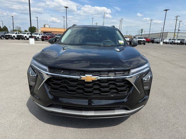 2026 Chevrolet Trax LT photo 2