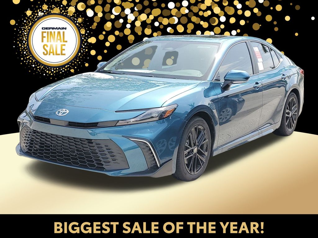 2025 Toyota Camry SE's photo