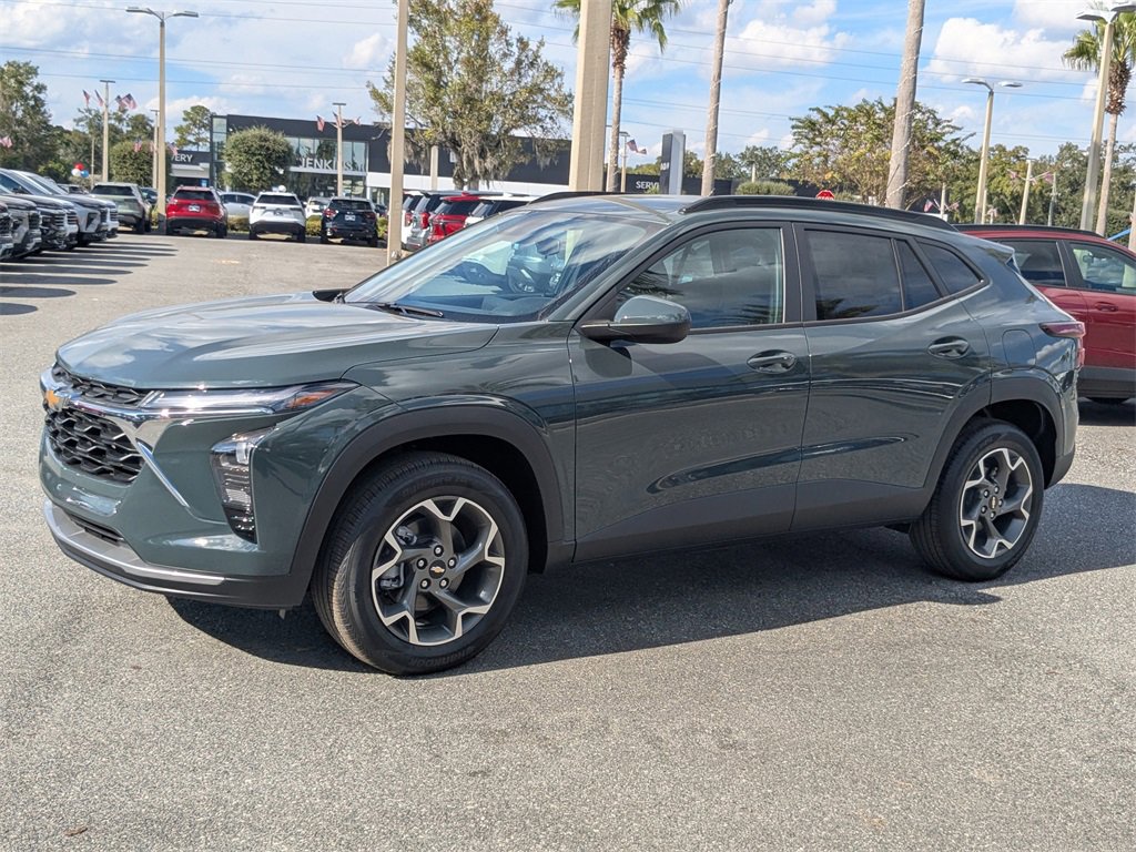 2026 Chevrolet Trax LT photo 2