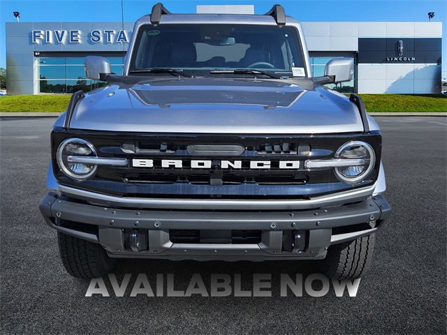 2024 Ford Bronco Outer Banks photo 2