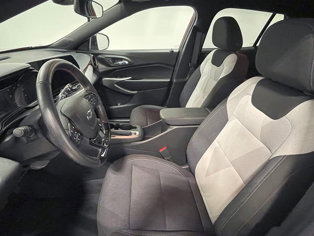 2024 Chevrolet Trax photo 2