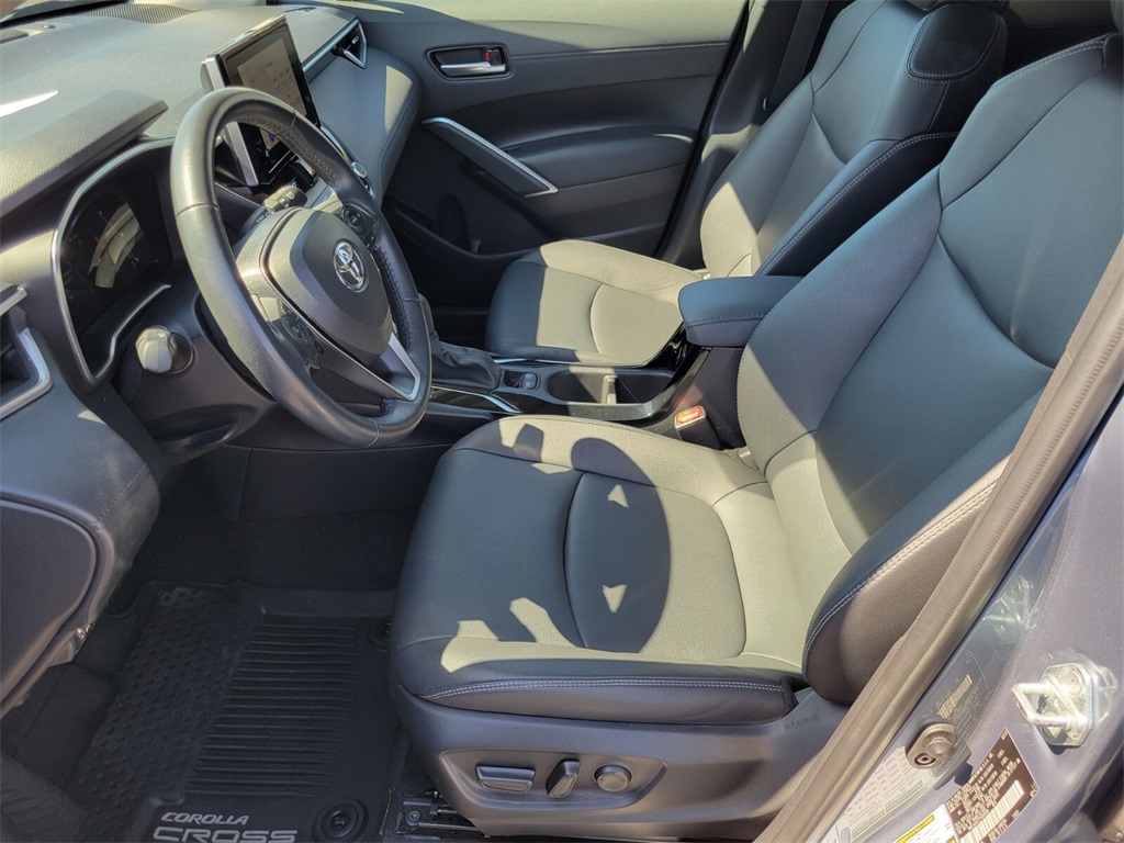 2023 Toyota Corolla Cross XLE photo 10