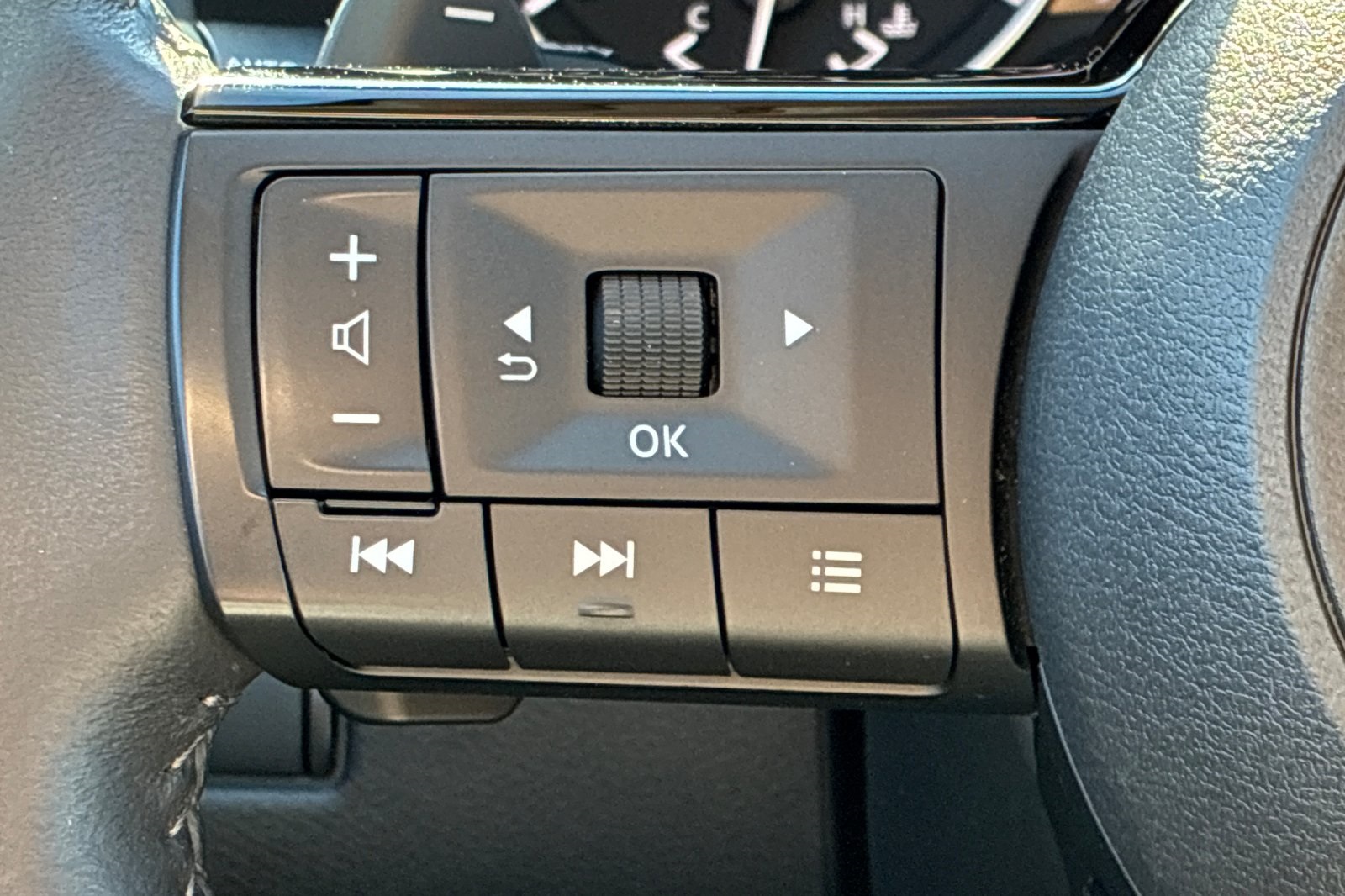 2023 Nissan Rogue SL photo 27