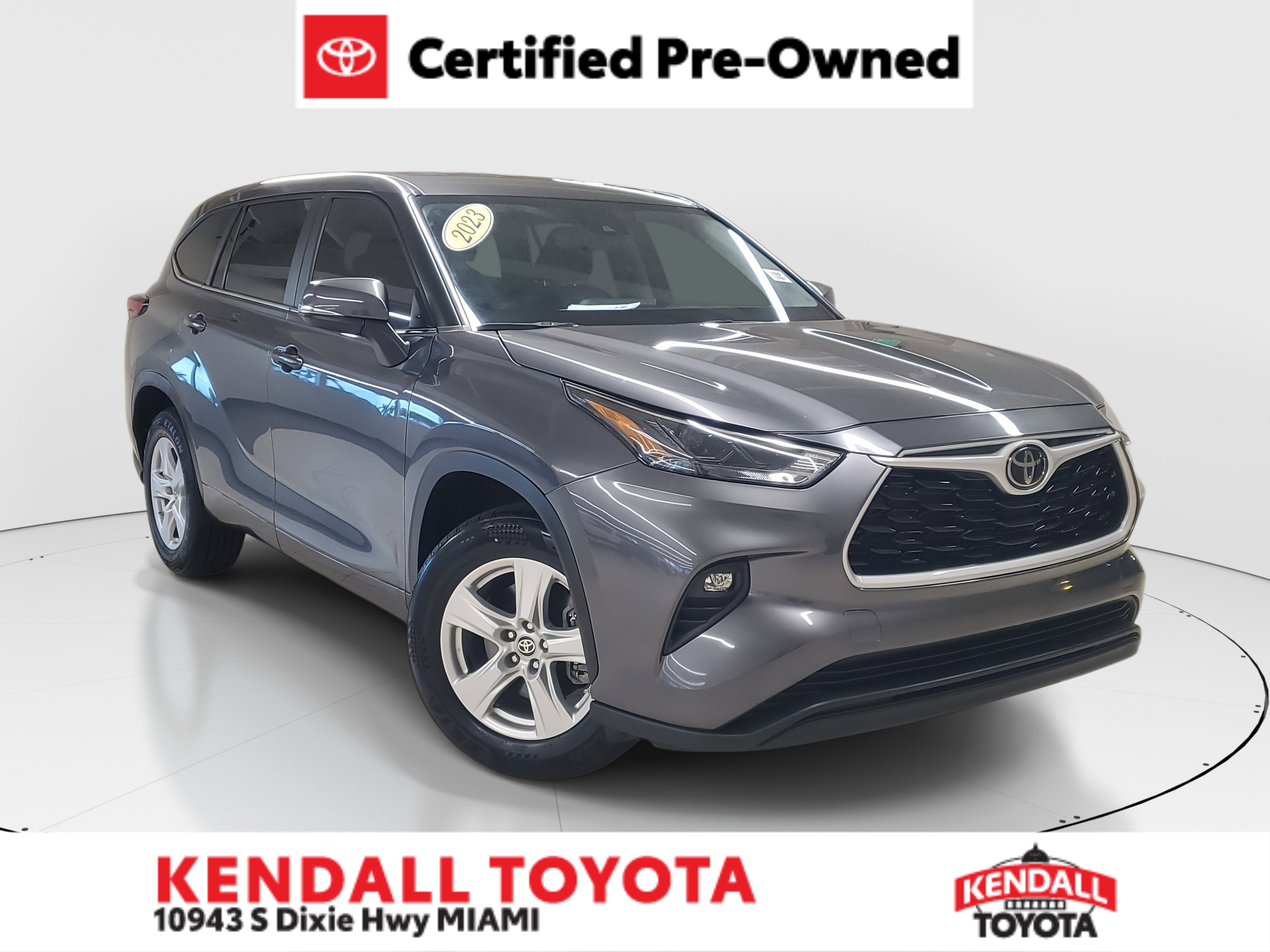 2023 Toyota Highlander LE's photo