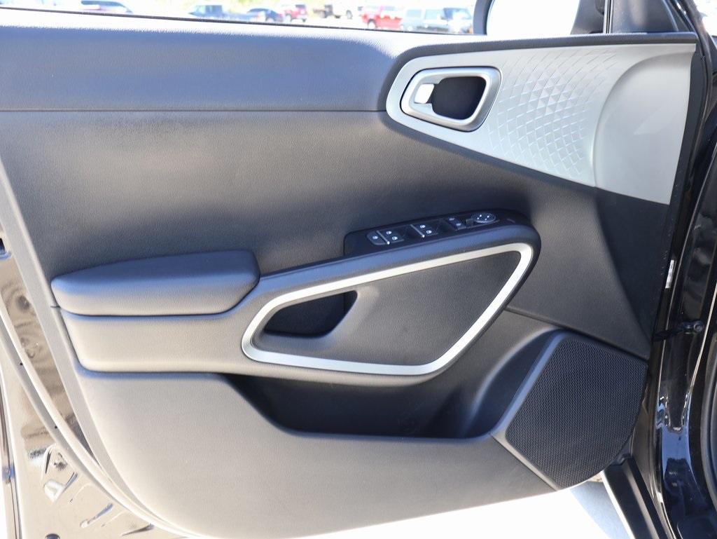 2022 Kia Soul LX photo 18