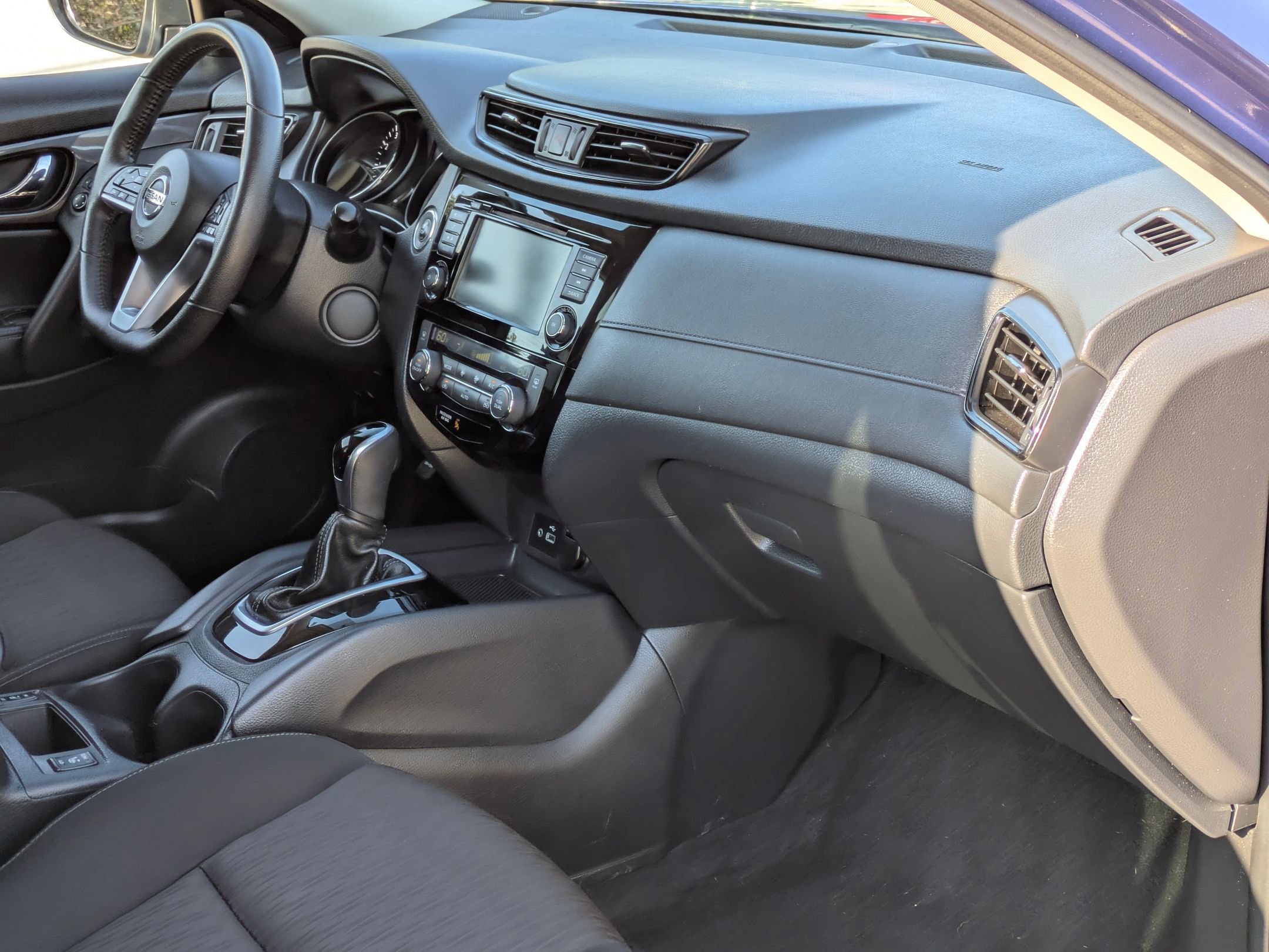 2020 Nissan Rogue SV photo 27