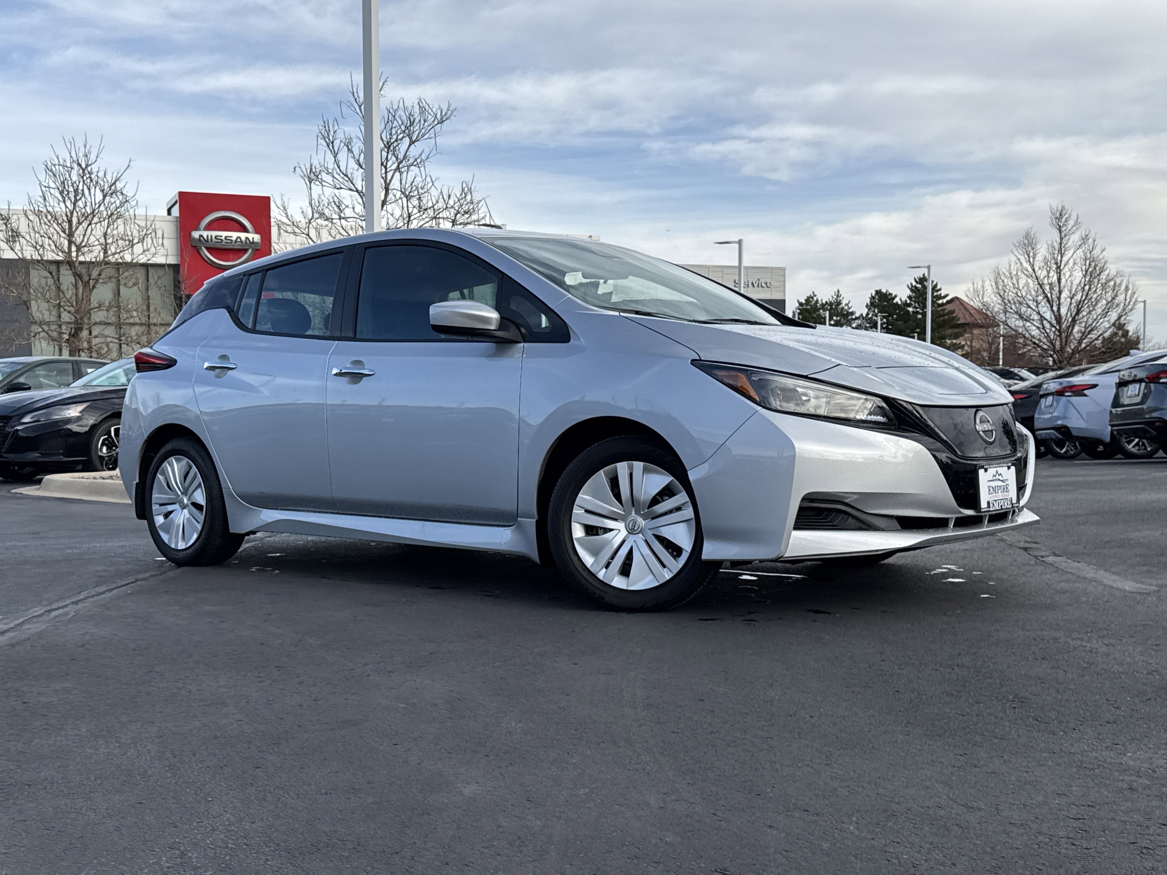 2025 Nissan Leaf S's photo