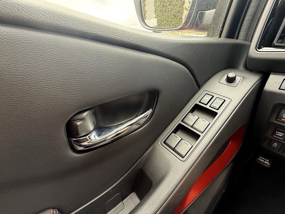 2025 Nissan Frontier PRO-4X photo 17