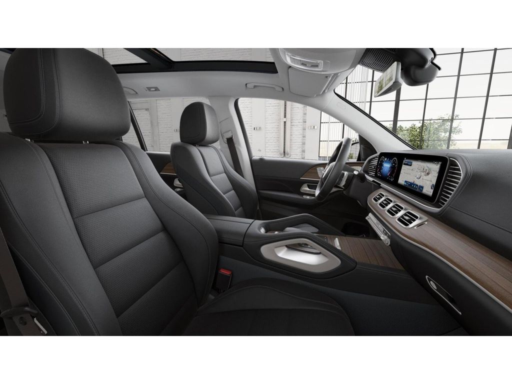 2026 Mercedes Benz GLS 450 4MATIC photo 4
