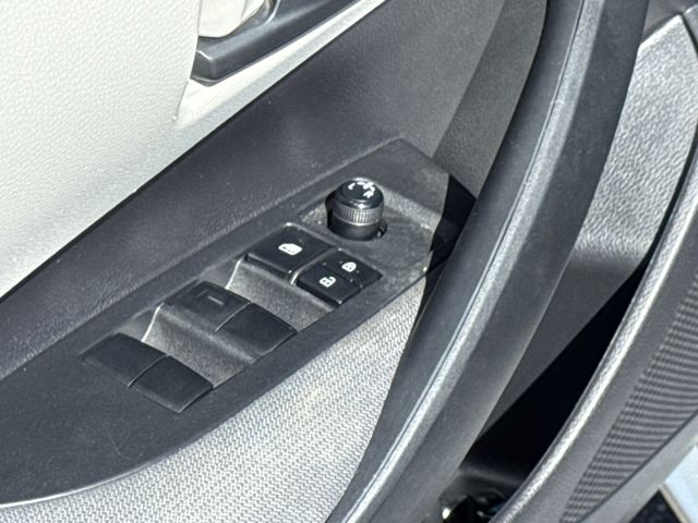 2022 Toyota Corolla Hybrid LE photo 5