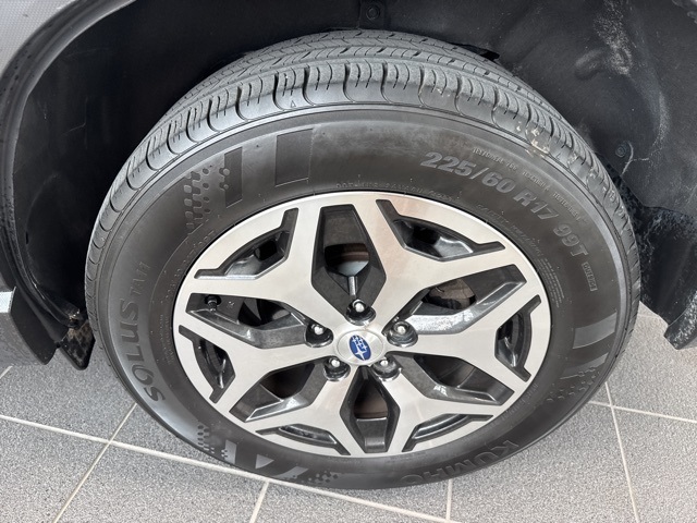 2020 Subaru Forester Premium photo 3