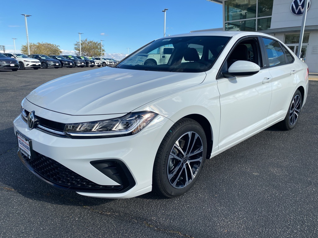 2026 Volkswagen Jetta 1.5T Sport photo 3